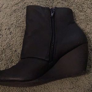 Blowfish Wedge Boot Leather Black Zipper and Buttons